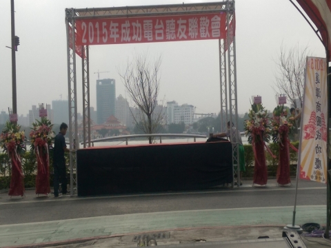 寬 15 呎 × 深 15 呎，Truss 頂棚